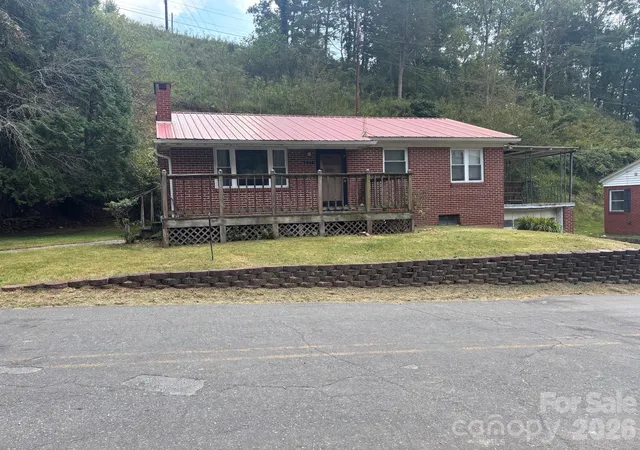 Photo 1 of Sale Pending at 637 Toe Cane Rd, Bakersville, NC 28705 | MLS# 4400996 | Listing updated on 2026-10-28