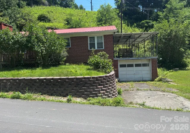 Homes for sale in Bakersville, NC | 637 Toe Cane Rd, Bakersville, NC 28705 | MLS# 4400996