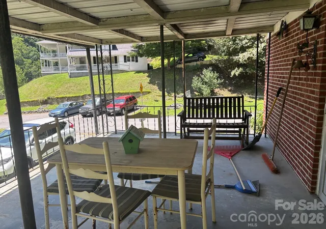 Photo 3 of Single family home for sale at 637 Toe Cane Rd, Bakersville, NC 28705 | MLS# 4400996 | Listing updated on 2026-08-25
