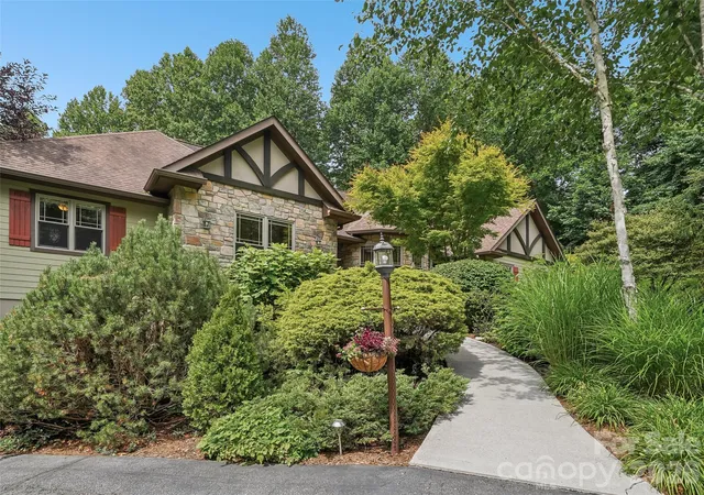 Homes for sale in Flat Rock, NC | 300 Pinnacle Peak Ln, Flat Rock, NC 28731 | MLS# 4401014