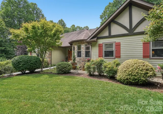 Homes for sale in Flat Rock, NC | 300 Pinnacle Peak Ln, Flat Rock, NC 28731 | MLS# 4401014