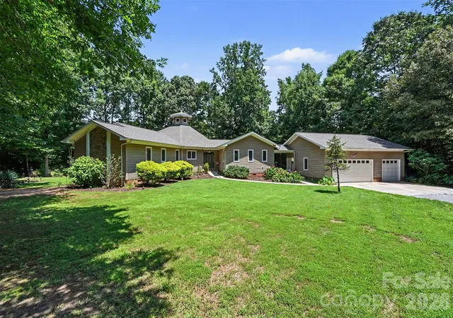 Photo 3 of Single family home for sale at 1837 White Ibis Ct, Clover, SC 29710 | MLS# 4401053 | Listing updated on 2026-07-25