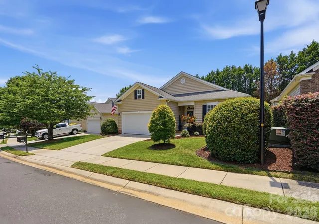 Photo 2 of Single family home for sale at 970 Platinum Dr, Fort Mill, SC 29708 | MLS# 4401063 | Listing updated on 2026-09-05