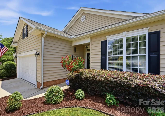 Photo 3 of Single family home for sale at 970 Platinum Dr, Fort Mill, SC 29708 | MLS# 4401063 | Listing updated on 2026-09-05