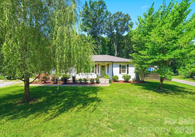 Photo 2 of Single family home for sale at 6409 Woodland Cir, Charlotte, NC 28216 | MLS# 4401074 | Listing updated on 2026-08-03