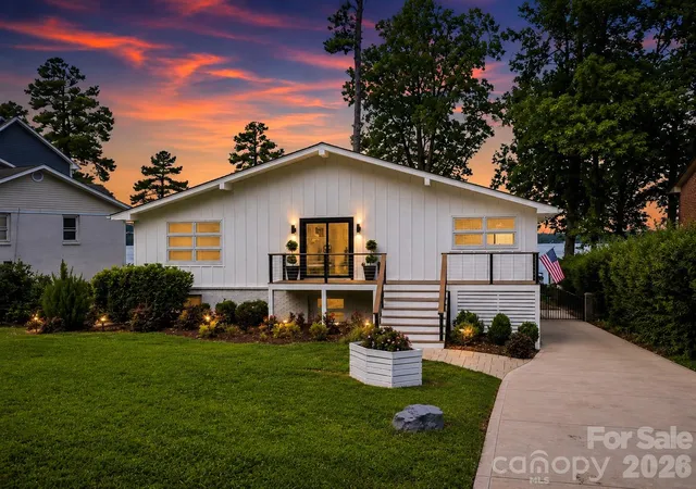 Photo 1 of Single family home for sale at 21101 Is Forest Dr, Cornelius, NC 28031 | MLS# 4401080 | Listing updated on 2026-09-15