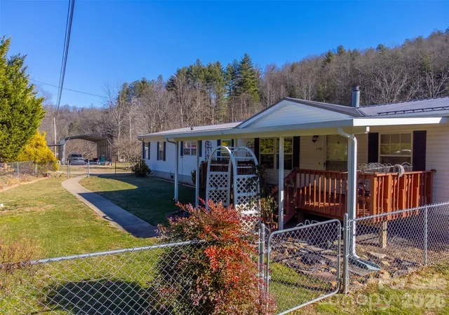 Homes for sale in Sylva, NC | 7581 Hwy 441 Hwy S, Sylva, NC 28779 | MLS# 4401095