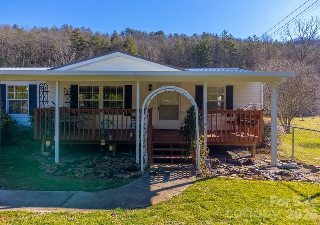 Homes for sale in Sylva, NC | 7581 Hwy 441 Hwy S, Sylva, NC 28779 | MLS# 4401095