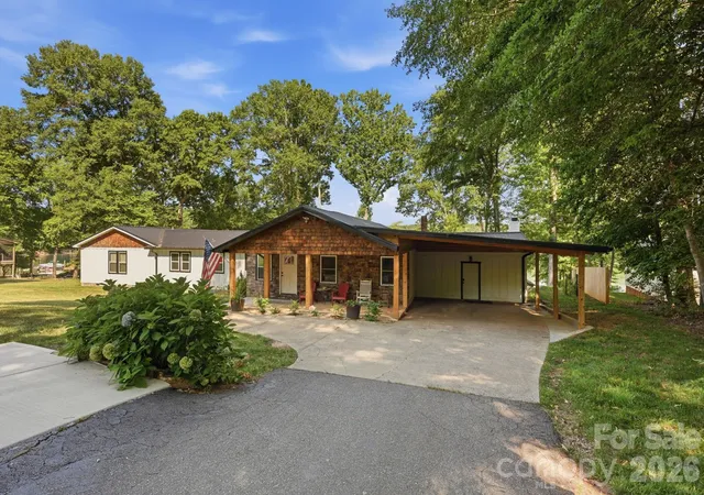 Photo 2 of Single family home for sale at 1367 Roundstone Rd, Sherrills Ford, NC 28673 | MLS# 4401103 | Listing updated on 2026-08-19