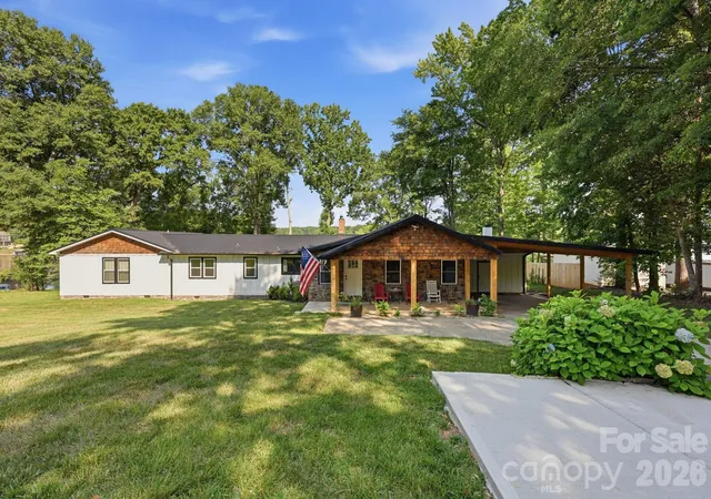Photo 3 of Single family home for sale at 1367 Roundstone Rd, Sherrills Ford, NC 28673 | MLS# 4401103 | Listing updated on 2026-08-19
