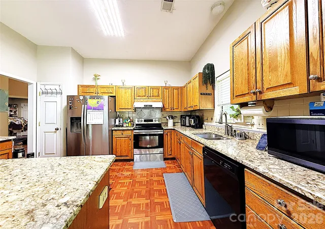 Photo 4 of Single family home for sale at 13636 Portpatrick Ln, Matthews, NC 28105 | MLS# 4401119 | Listing updated on 2026-08-21