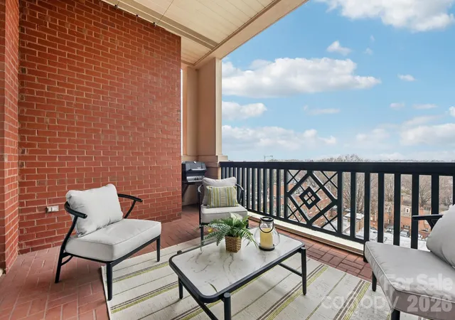 Listing Photo 2 - Condo for sale in building located at 572 N Church St, Charlotte, NC 28202 - Unit #