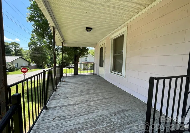 Homes for sale in Mount Holly, NC | 208 Bell St, Mount Holly, NC 28120 | MLS# 4401123