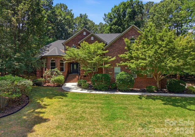 Photo 1 of Single family home for sale at 202 Indian Trl, Mooresville, NC 28117 | MLS# 4401126 | Listing updated on 2026-09-27