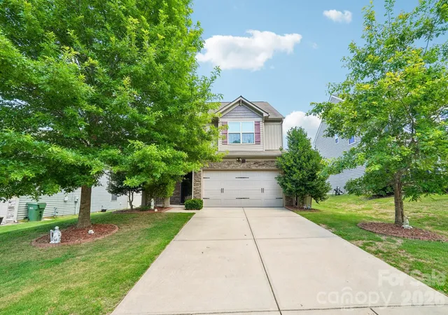 Homes for sale in Mount Holly, NC | 204 Kingston Dr, Mount Holly, NC 28120 | MLS# 4401136