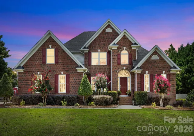 Photo 1 of Single family home for sale at 527 Hallman Dr, Rock Hill, SC 29732 | MLS# 4401140 | Listing updated on 2026-09-20