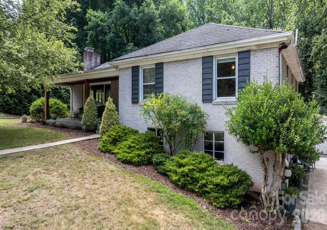 Homes for sale in North Wilkesboro, NC | 1007 I St, North Wilkesboro, NC 28659 | MLS# 4401159