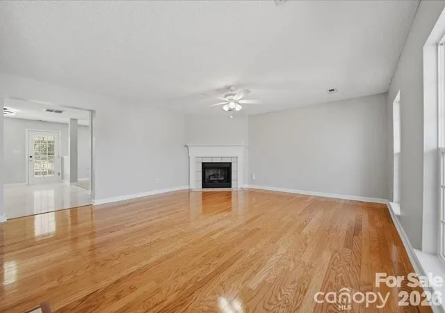 Photo 2 of Single family home for sale at 1968 8th Street Ln Se, Hickory, NC 28602 | MLS# 4401165 | Listing updated on 2026-09-01