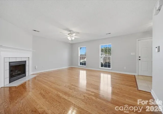 Photo 3 of Single family home for sale at 1968 8th Street Ln Se, Hickory, NC 28602 | MLS# 4401165 | Listing updated on 2026-09-01