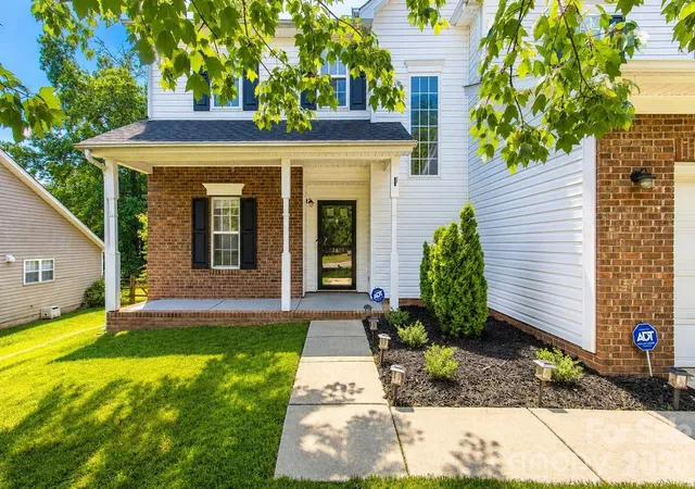 Photo 3 of Single family home for sale at 12819 Matisse Ln, Charlotte, NC 28215 | MLS# 4401166 | Listing updated on 2026-09-28