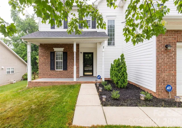 3rd image of 12819 Matisse Ln, Charlotte, NC 28215 | MLS# 4401166