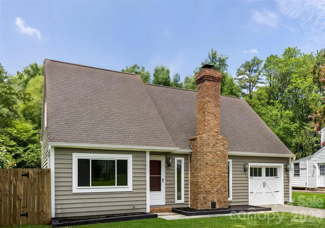 Photo 3 of Single family home for sale at 6719 Montezuma Trl, Charlotte, NC 28227 | MLS# 4401171 | Listing updated on 2026-09-26