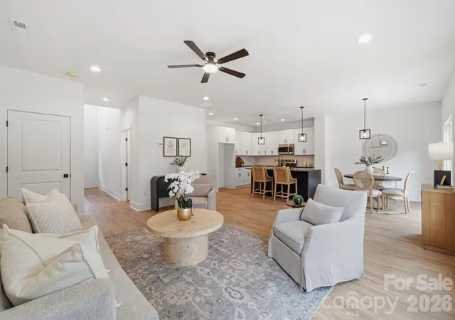 3rd image of 1735 Byrum St, Charlotte, NC 28216 | MLS# 4401180