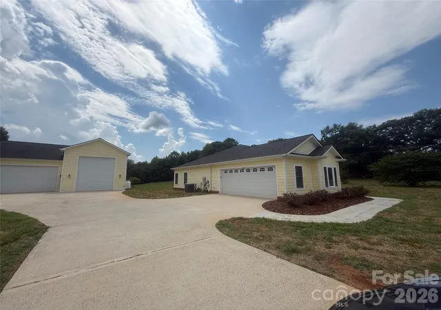 Photo 3 of Single family home for sale at 1038 Steel Brg Rd, Mooresboro, NC 28114 | MLS# 4401203 | Listing updated on 2026-08-07