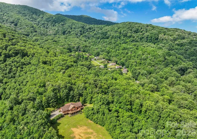 Homes for sale in Waynesville, NC | 220 Mica Mine Rd, Waynesville, NC 28786 | MLS# 4401207