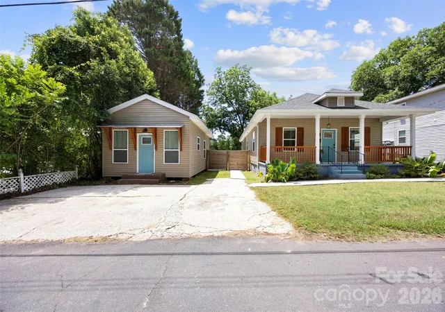 1st image of 904 Laye St, Belmont, NC 28012 | MLS# 4401222