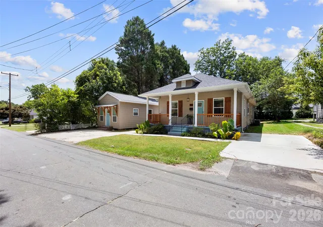 3rd image of 904 Laye St, Belmont, NC 28012 | MLS# 4401222
