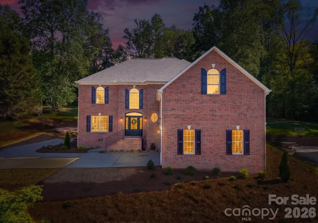 Photo 2 of Single family home for sale at 131 Normandy Rd, Mooresville, NC 28117 | MLS# 4401226 | Listing updated on 2026-10-07