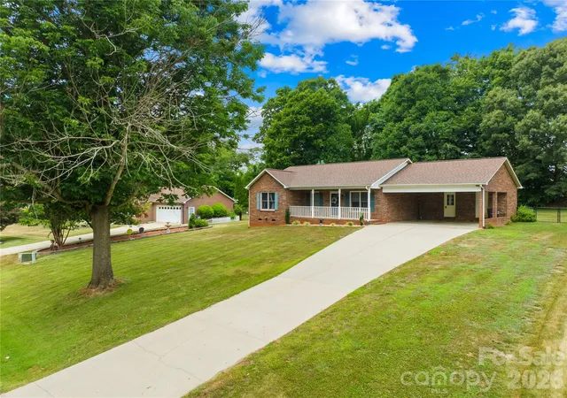 Homes for sale in Statesville, NC | 156 Doe Trail Ln, Statesville, NC 28625 | MLS# 4401230