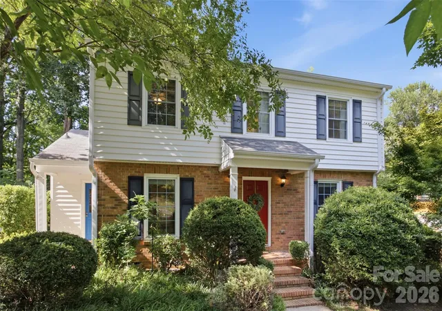 Photo 2 of Single family home for sale at 2811 Creekbed Ln, Charlotte, NC 28210 | MLS# 4401236 | Listing updated on 2026-10-20