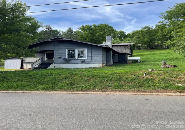 Homes for sale in Canton, NC | 33 Holtzclaw St, Canton, NC 28716 | MLS# 4401285