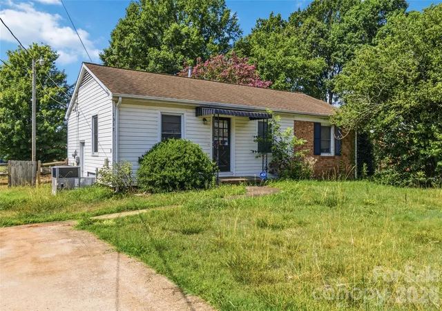 Photo 1 of Single family home for sale at 1317 Reid St, Statesville, NC 28677 | MLS# 4401288 | Listing updated on 2026-08-27