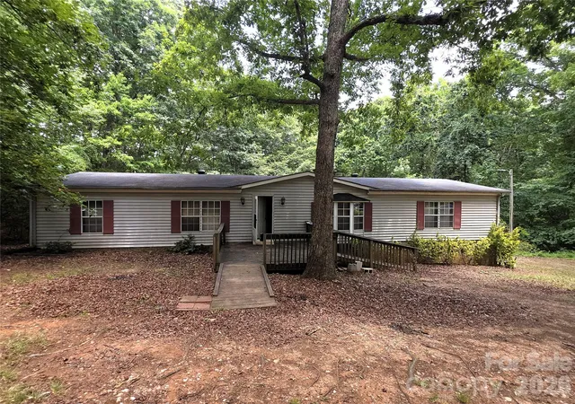 Homes for sale in Clover, SC | 1340 Bowling Green Dr, Clover, SC 29710 | MLS# 4401293