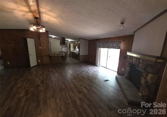 Photo 5 of Single family home for sale at 1340 Bowling Green Dr, Clover, SC 29710 | MLS# 4401293 | Listing updated on 2026-08-19
