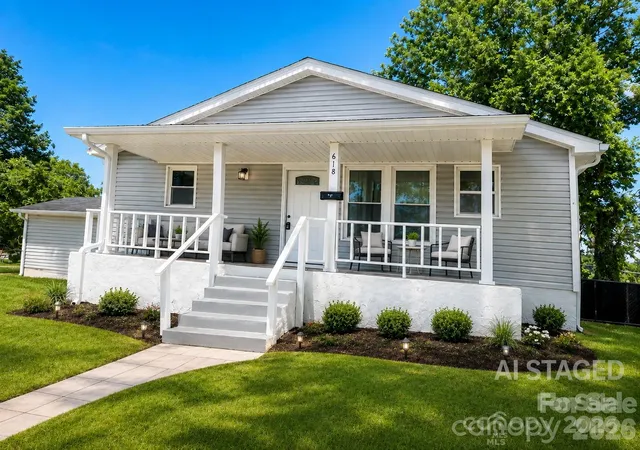 1st image of 618 S Center St, Hickory, NC 28602 | MLS# 4401298