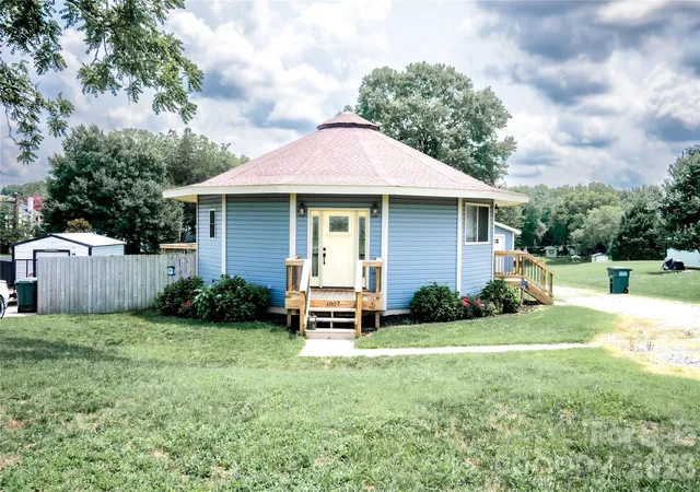 1st image of 1807 Warren Ave, Gastonia, NC 28054 | MLS# 4401303
