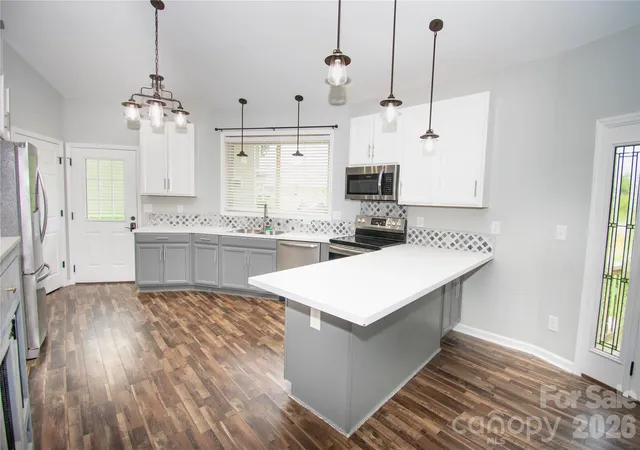 Photo 3 of Sale Pending at 1807 Warren Ave, Gastonia, NC 28054 | MLS# 4401303 | Listing updated on 2026-10-01