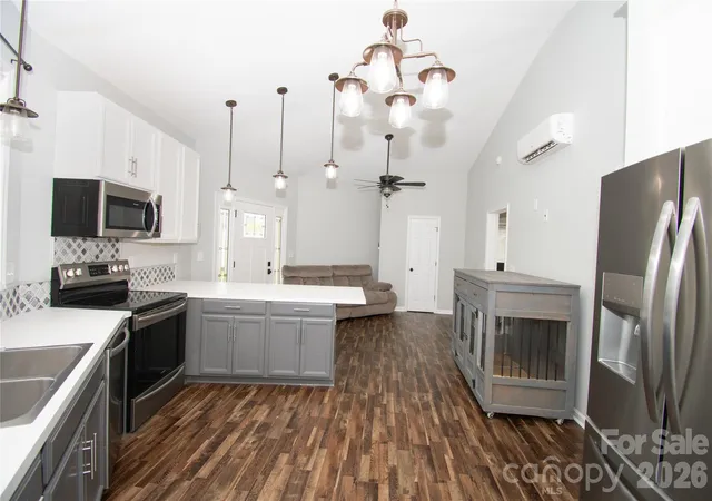 Photo 3 of Sale Pending at 1807 Warren Ave, Gastonia, NC 28054 | MLS# 4401303 | Listing updated on 2026-10-01