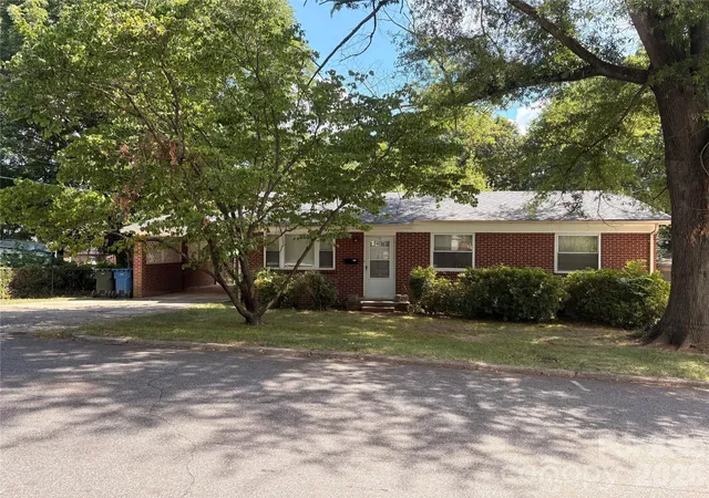 1st image of 725 5th Ave Sw, Hickory, NC 28602 | MLS# 4401316