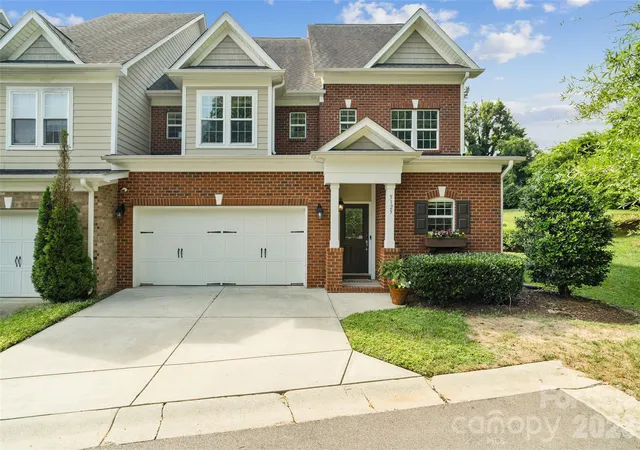 Photo 2 of Sale Pending at 5125 Pansley Dr, Charlotte, NC 28226 | MLS# 4401320 | Listing updated on 2026-09-17