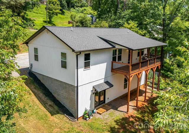 Photo 3 of Single family home for sale at 295 Penland St, Clyde, NC 28721 | MLS# 4401322 | Listing updated on 2026-09-14