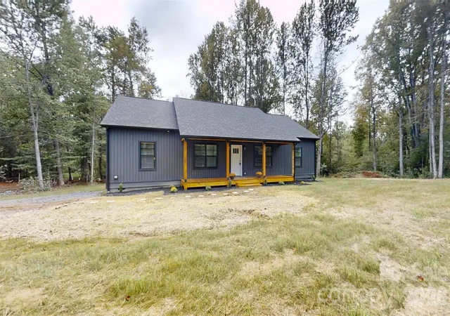 Photo 1 of Single family home for sale at 101 Riverhills Ln, Morganton, NC 28655 | MLS# 4401329 | Listing updated on 2026-10-06