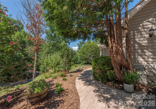 3rd image of 602 Hidden Springs Dr, Asheville, NC 28804 | MLS# 4401344