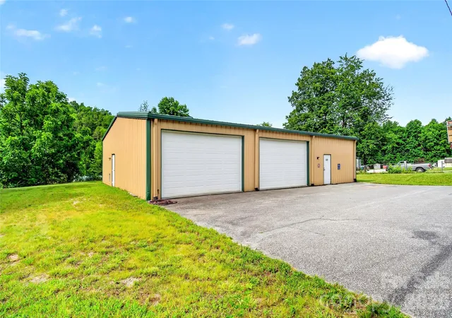 Photo 3 of Single family home for sale at 533 Catawba River Rd, Old Fort, NC 28762 | MLS# 4401360 | Listing updated on 2026-08-24