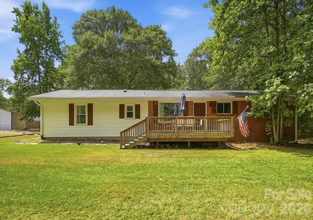 Photo 1 of Single family home for sale at 2220 Oldfield Rd, Rock Hill, SC 29730 | MLS# 4401380 | Listing updated on 2026-09-07