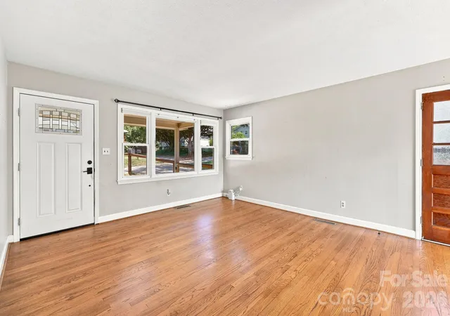 Photo 3 of Single family home for sale at 14 E Indiana Ave, Asheville, NC 28806 | MLS# 4401394 | Listing updated on 2026-09-24